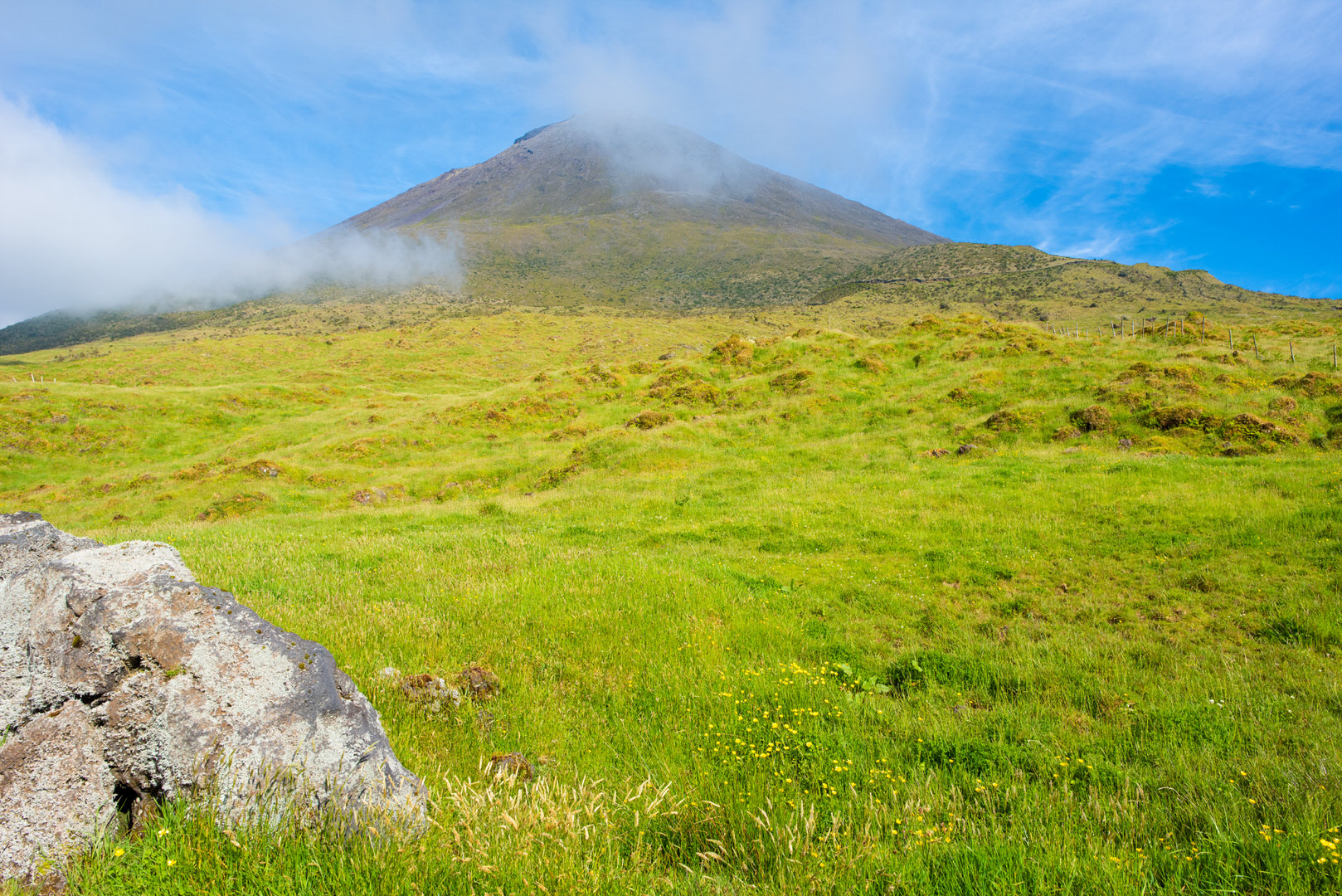 Wir nähern uns dem höchsten Berg von Pico, der auch gleichzeitig der höchste Berg der ganzen Azoren ist.